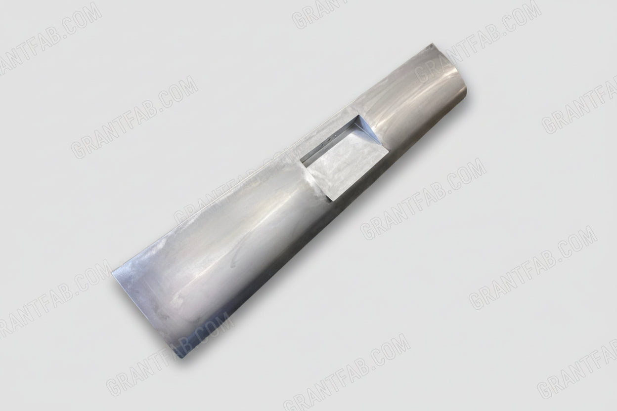 02-06 Avalanche Chevy Rollpan Box Center with Light