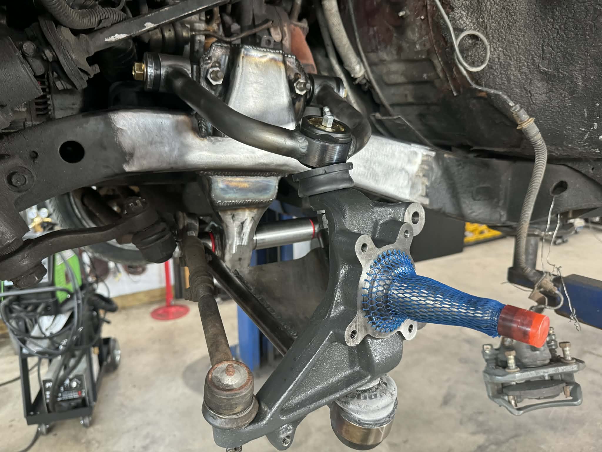 Cando 84-94 Toyota pickup control arms